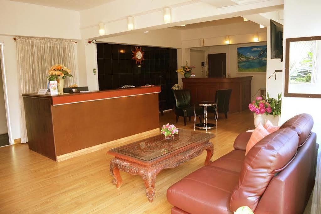 Hotel De Ratt Phuket Esterno foto