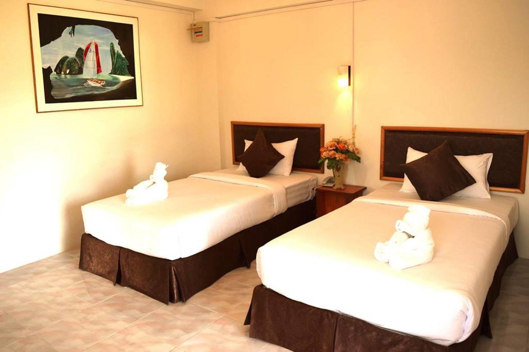 Hotel De Ratt Phuket Esterno foto