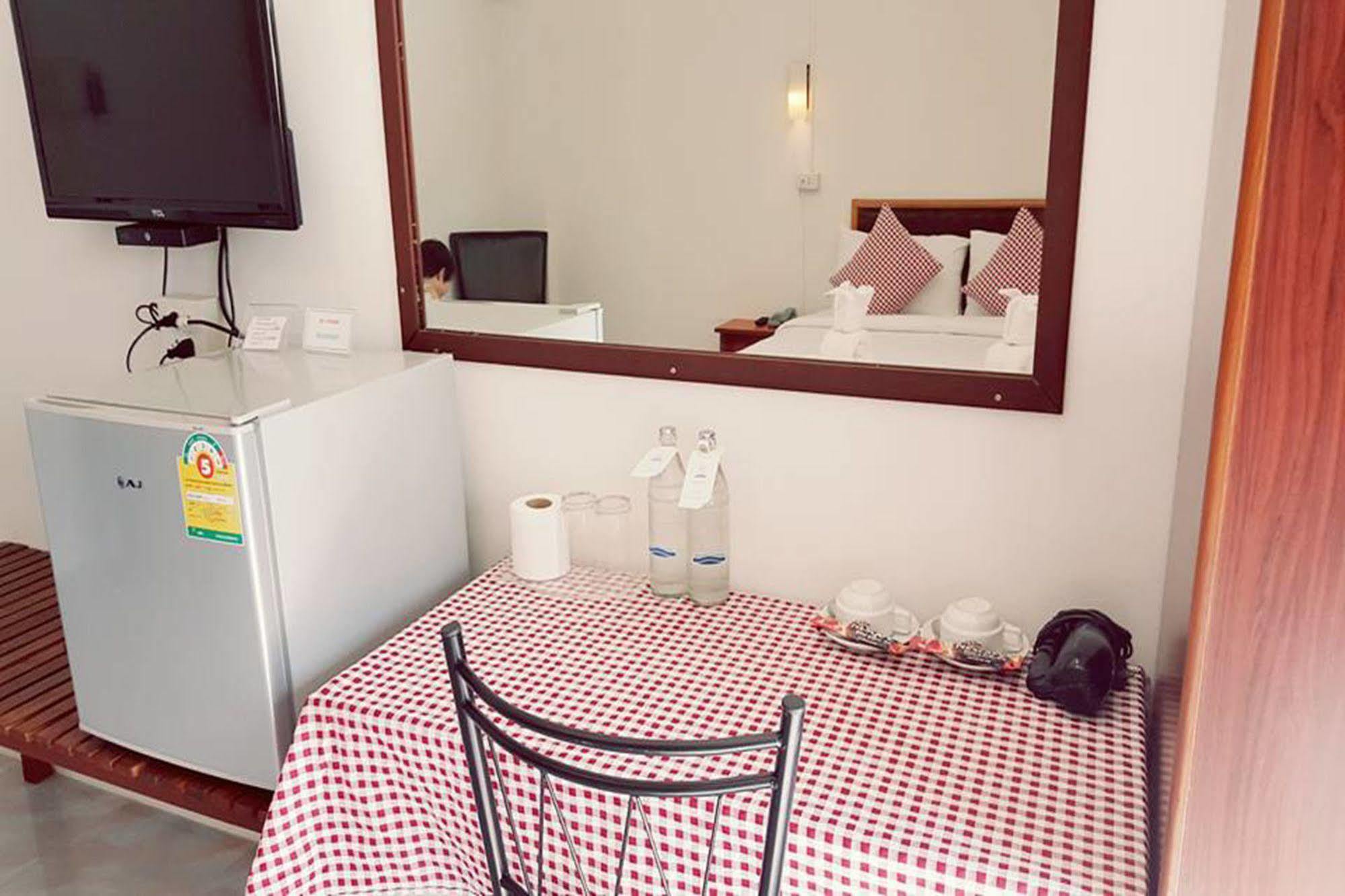 Hotel De Ratt Phuket Esterno foto