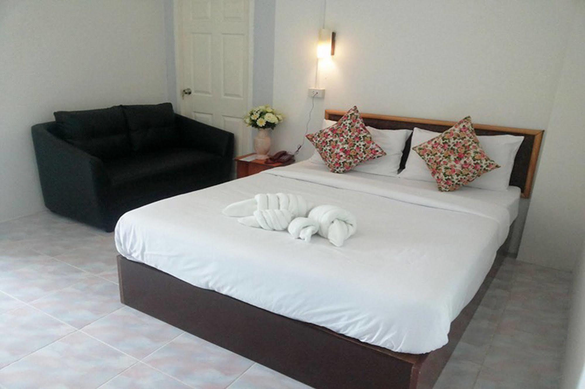 Hotel De Ratt Phuket Esterno foto