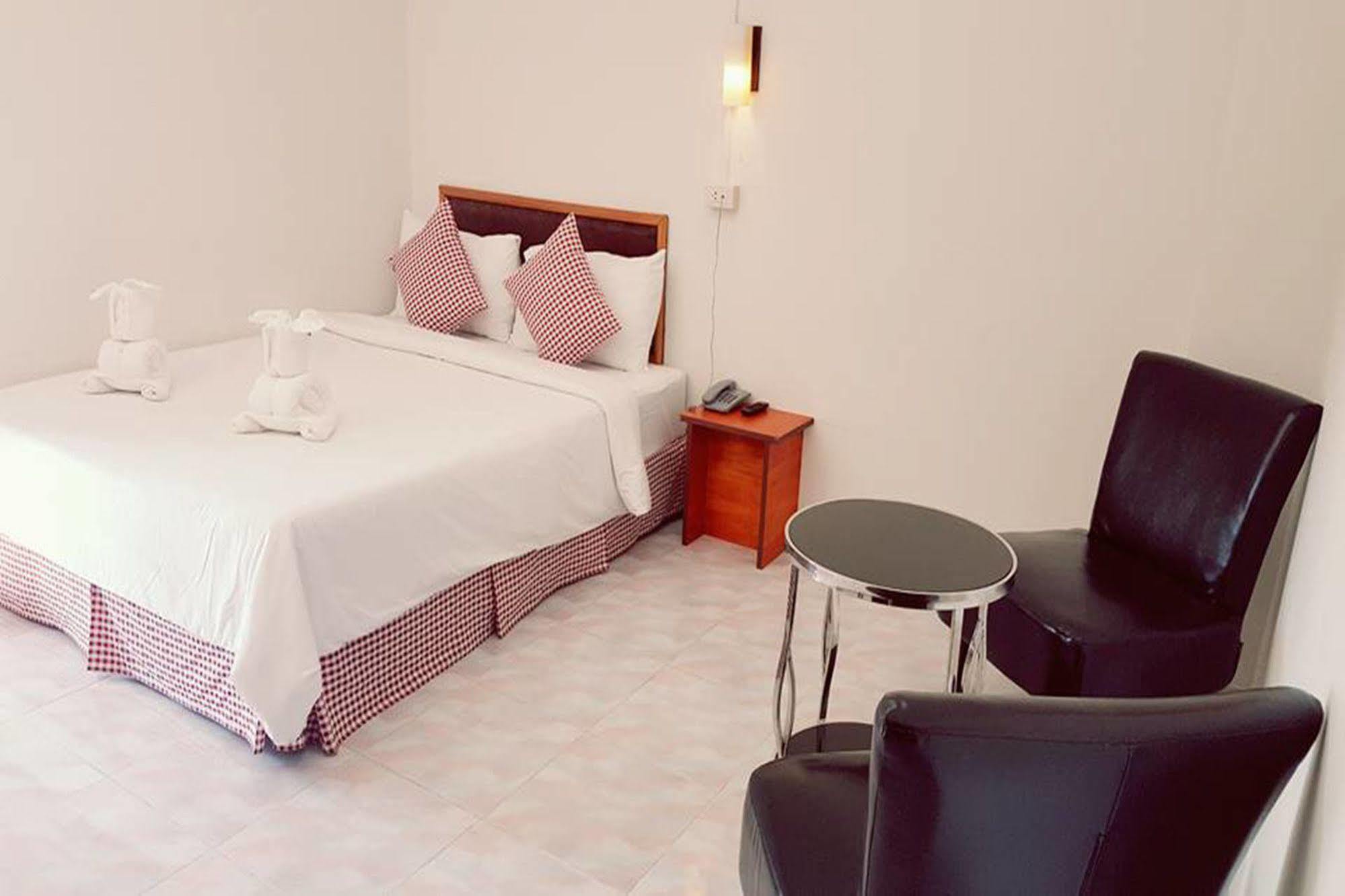 Hotel De Ratt Phuket Esterno foto