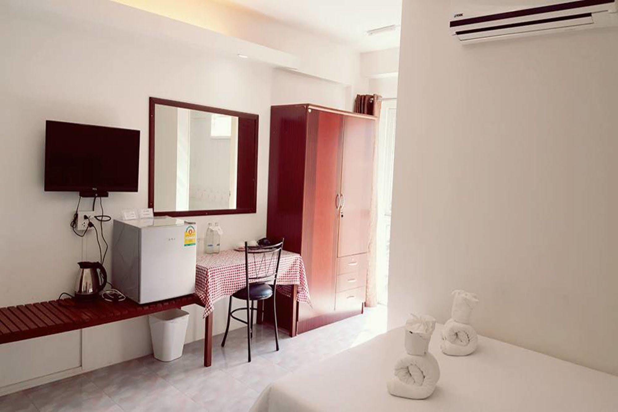 Hotel De Ratt Phuket Esterno foto