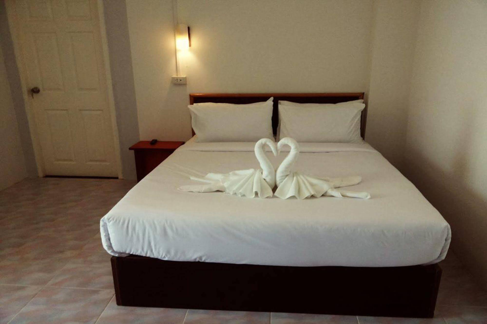 Hotel De Ratt Phuket Esterno foto